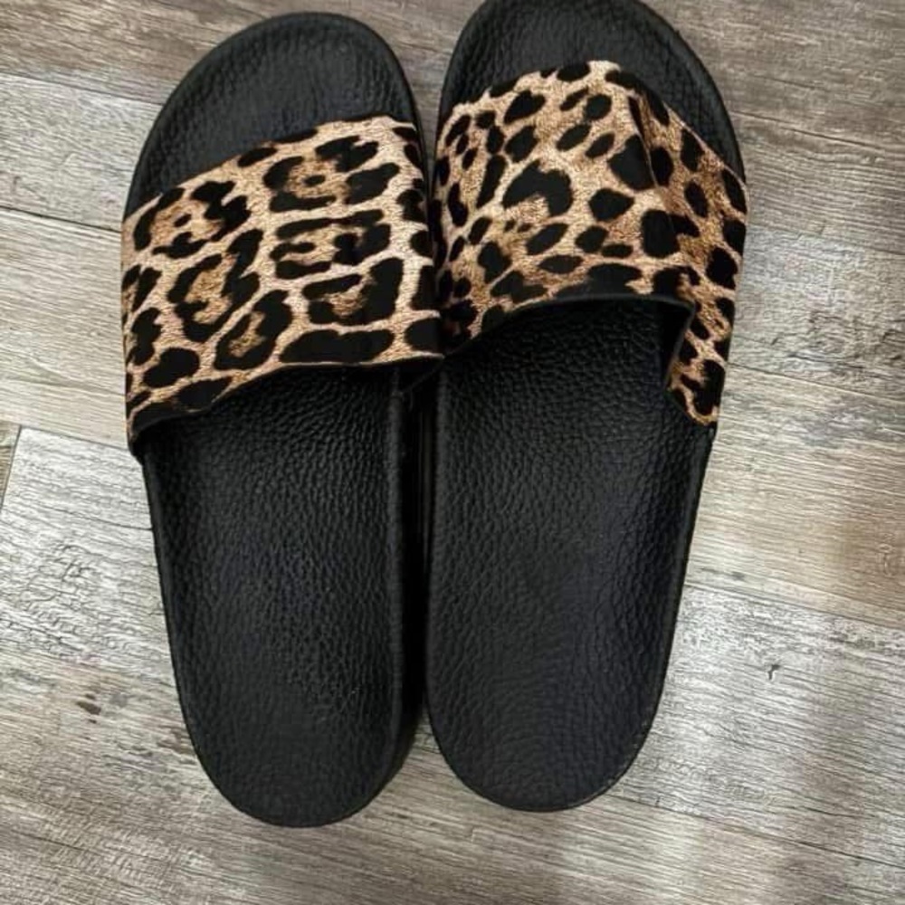 New women’s size 10 sandles